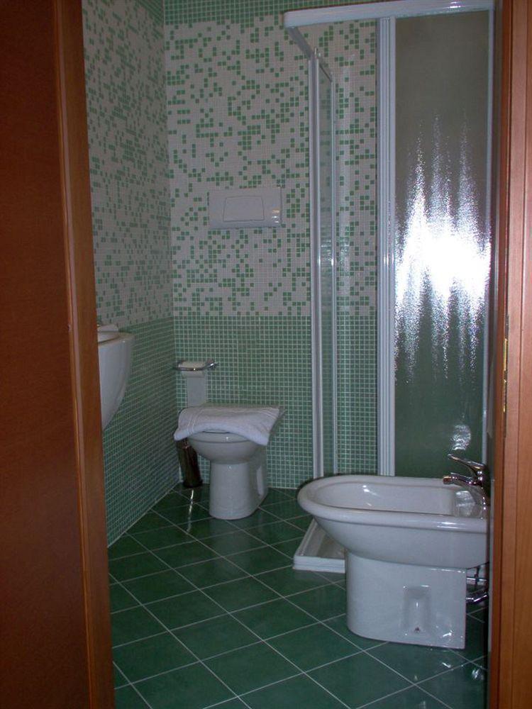 Hotel Ristorante La Grotta Castiglione Delle Stiviere Dış mekan fotoğraf