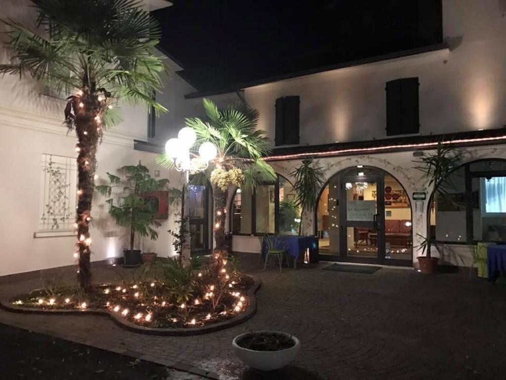Hotel Ristorante La Grotta Castiglione Delle Stiviere Dış mekan fotoğraf