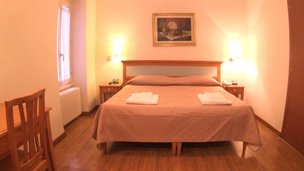 Hotel Ristorante La Grotta Castiglione Delle Stiviere Dış mekan fotoğraf