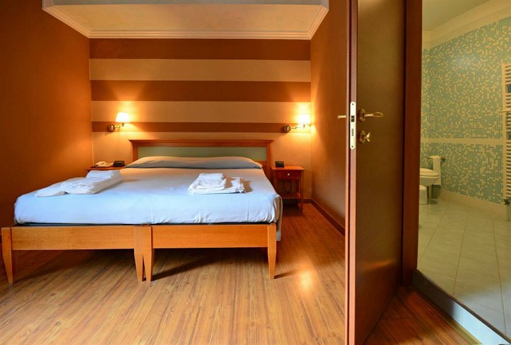 Hotel Ristorante La Grotta Castiglione Delle Stiviere Dış mekan fotoğraf