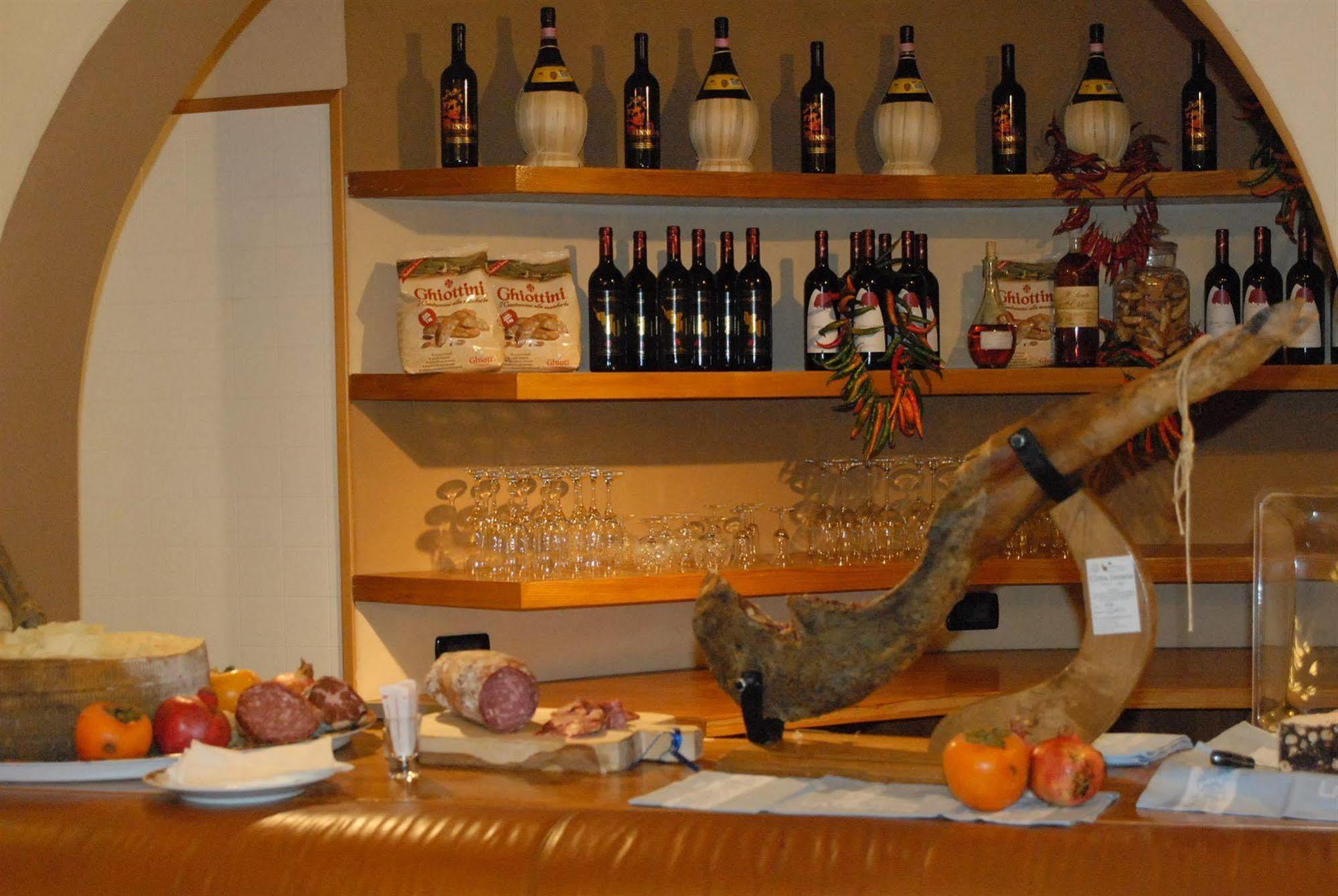 Hotel Ristorante La Grotta Castiglione Delle Stiviere Dış mekan fotoğraf